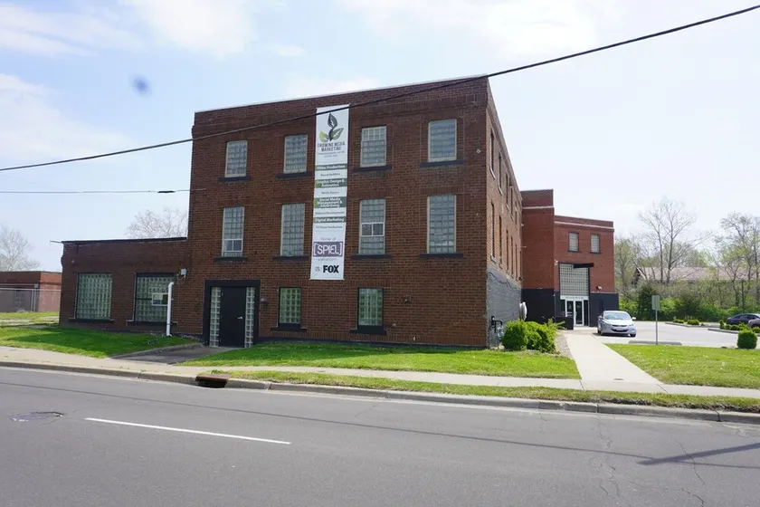 Industrial Loft, Walk to Campus - Image 1