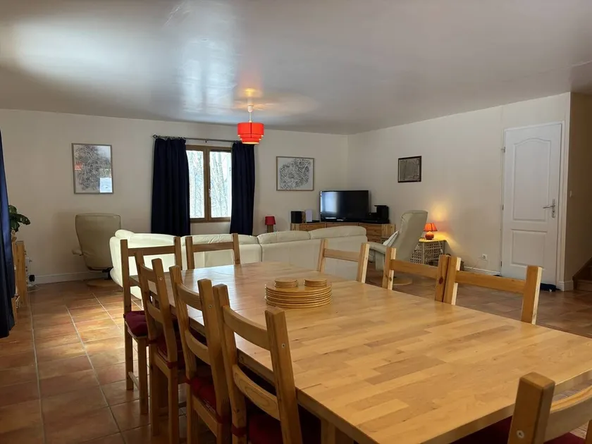 Spacious and functional house - 5 bedrooms, terrace, private parking - Image 1