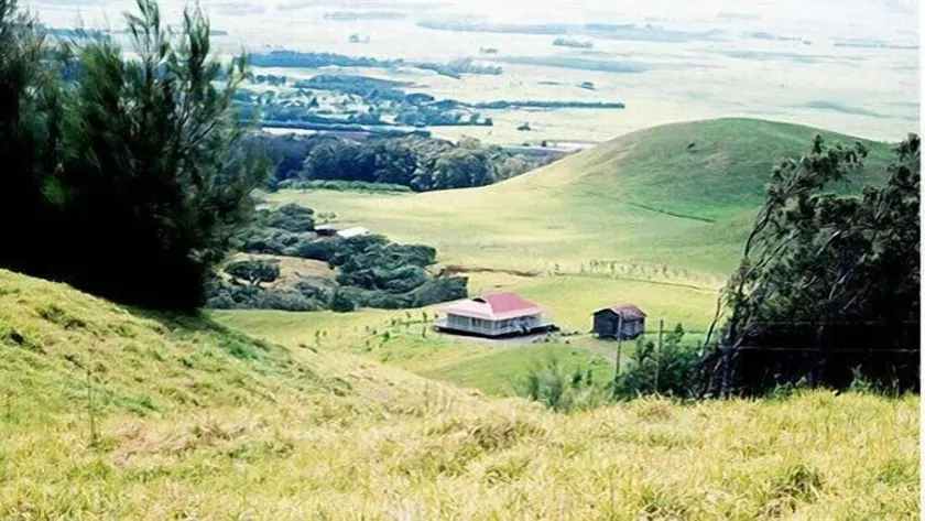 Pu'u Menehune (Guds land!) 13 Acre Ranch-home, Stream & Waterfalls - Image 1