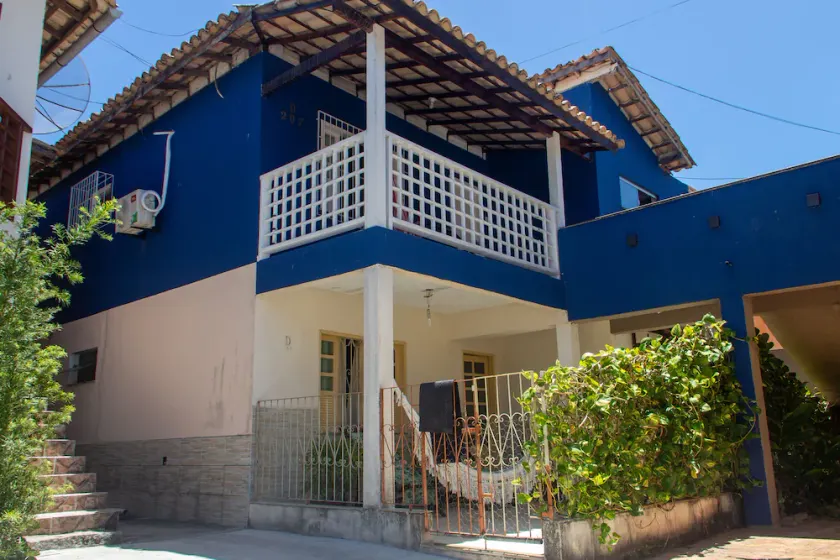 Fit with 24 hour surveillance, swimming pool, garage, close to the airport and center .. - Image 1