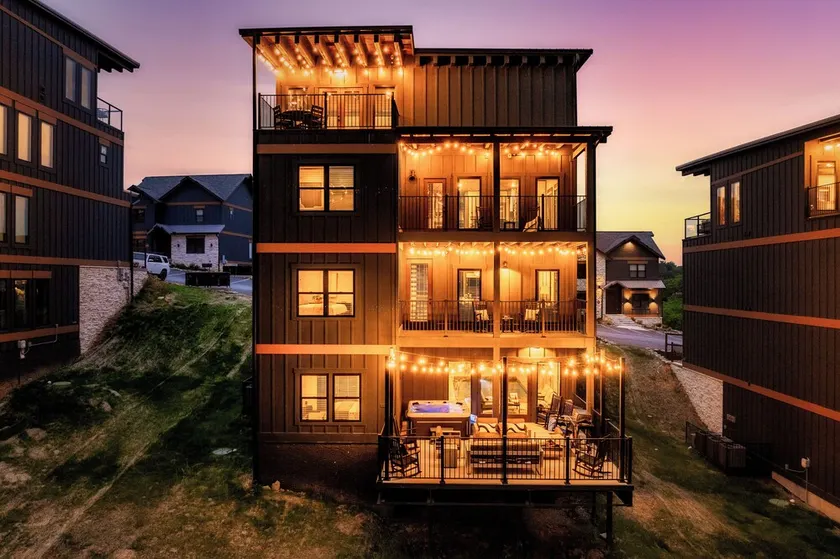 Star Gazer Luxury Rooftop Cabin - Image 1