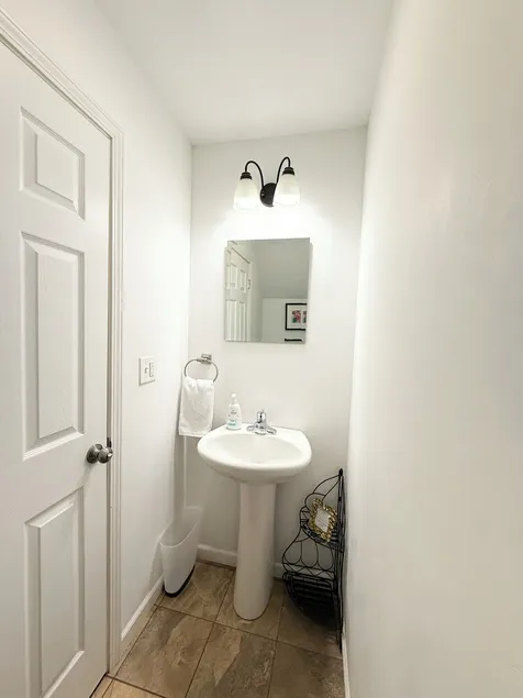 Home away from home! Entire townhome- large backyard. Close to many colleges. - Image 1