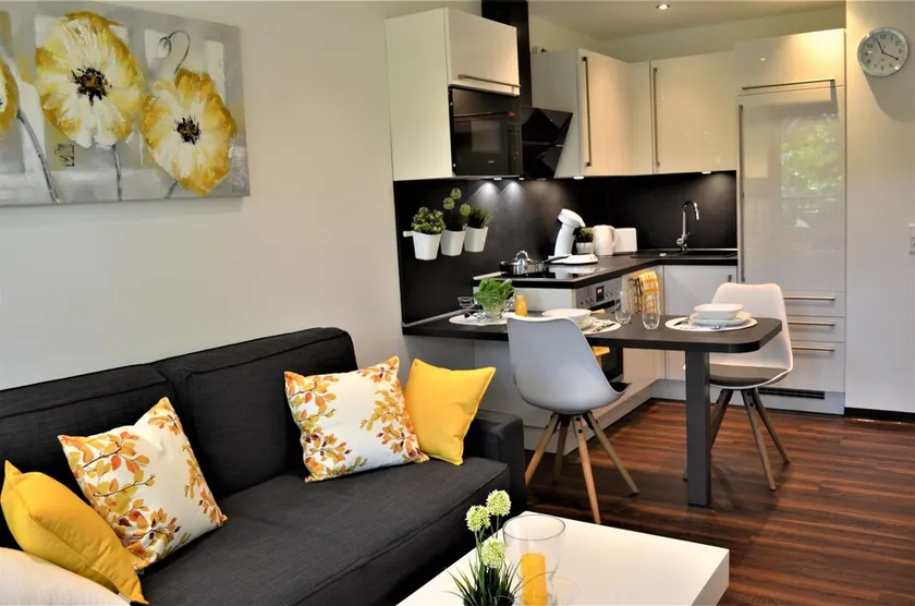 Appartamento 'Charmante Zimmer Wohnung Stilvoll' con giardino condiviso, balcone e Wi-Fi - Image 1