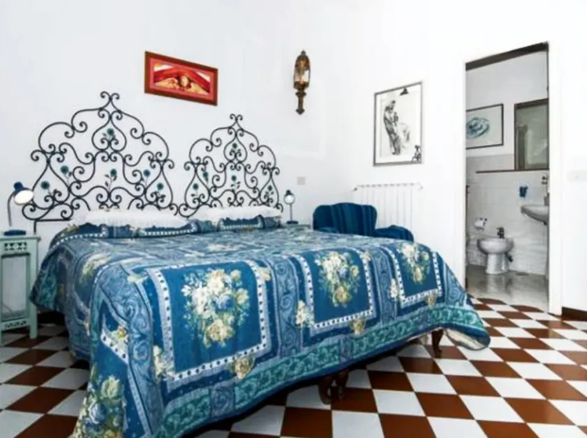 Palazzo del 500 in the heart of the historic center with hanging garden - Image 1