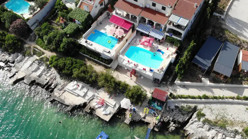 April og maj-10% rabat, fantastisk udsigt, privat strand ved havet, opvarmet pool - Image 1