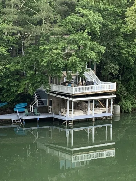Lake front house in hidden GEM lake lure - Image 1