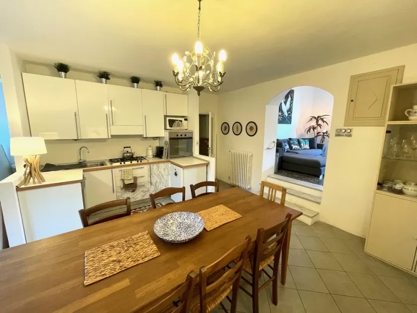 Exceptional apartment in the center, only 10 km from the sea, with terrace - Image 1