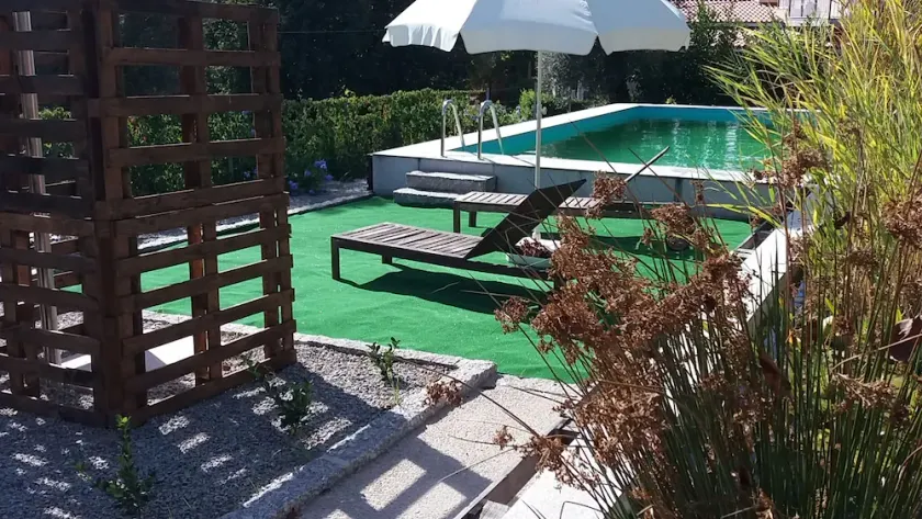 Casa di campagna con giardino e piscina naturale. - Image 1