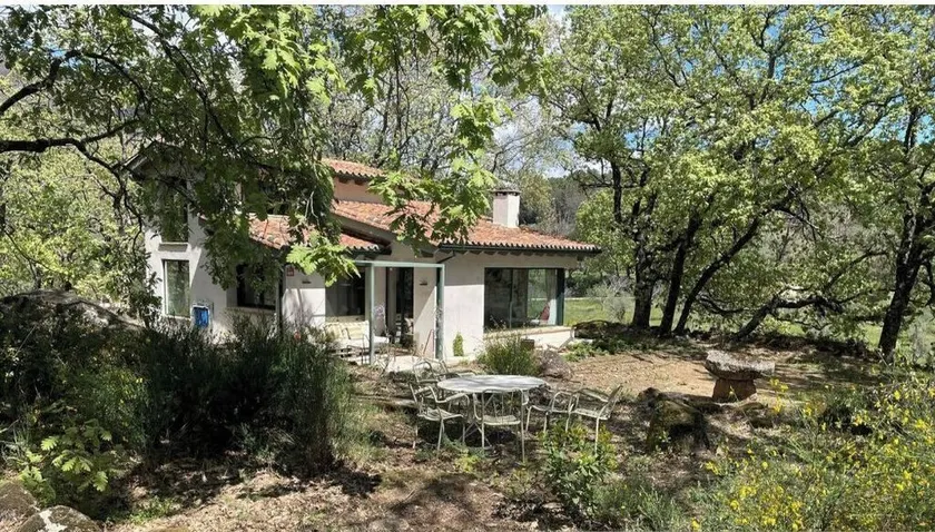 Casa de Campo Entre Robles y Piedras de Musgo - Image 1