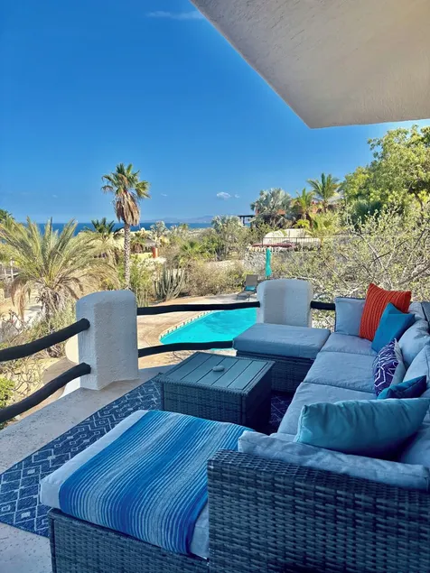 3Bd/3Ba Home with Private Pool, Unbelievable Views! 10 min walk to the beach - Image 1