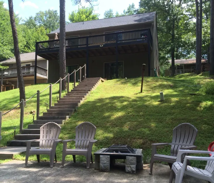 Affordable Private Lake Front House - Image 1