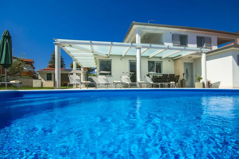 Nueva villa en un pueblo tranquilo a sólo 450 metros de la playa - Image 1