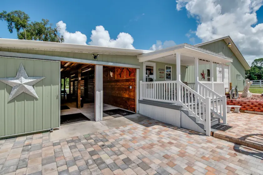 Green Acres Barn Apartment...sleeps 2 comfortably but will sleep 4.   - Image 1