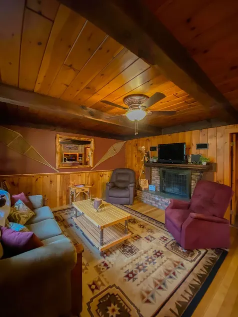 Rustic Log Cabin - Walking Distance to Village! - Image 1