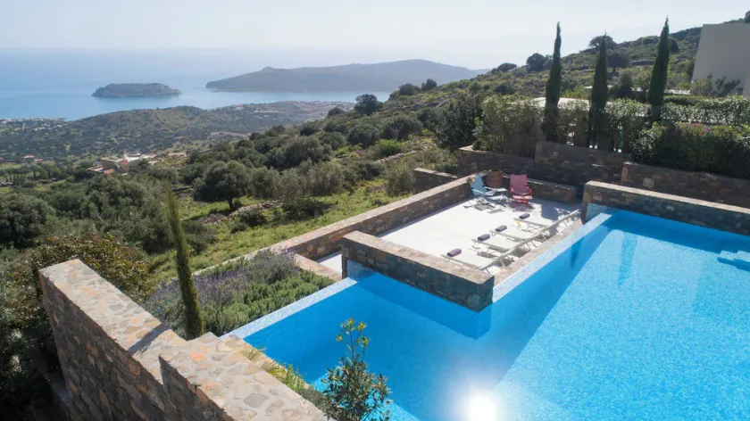 Villa Sendal est une villa moderne avec vue panoramique sur Spinalonga - Image 1