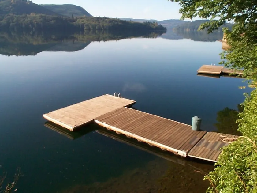 Smukke Lake Front Home på Acre med Hot Tub & Private Dock - Image 1