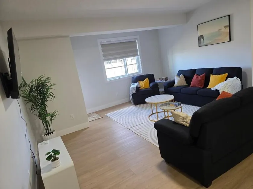 Cozy Irvine Creek Walk-Out Suite 10 mins to YEG - Image 1