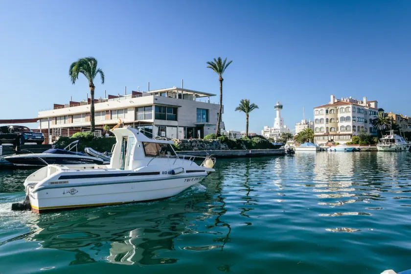 Apartment near the port with a view of the port - Image 1