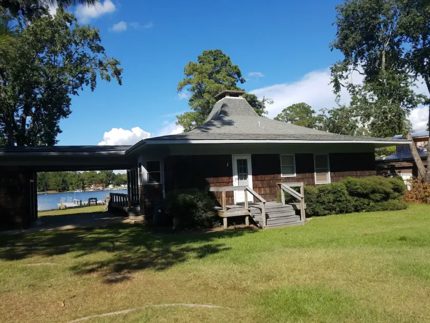 Cozy Home with Private Boat Landing - Image 1