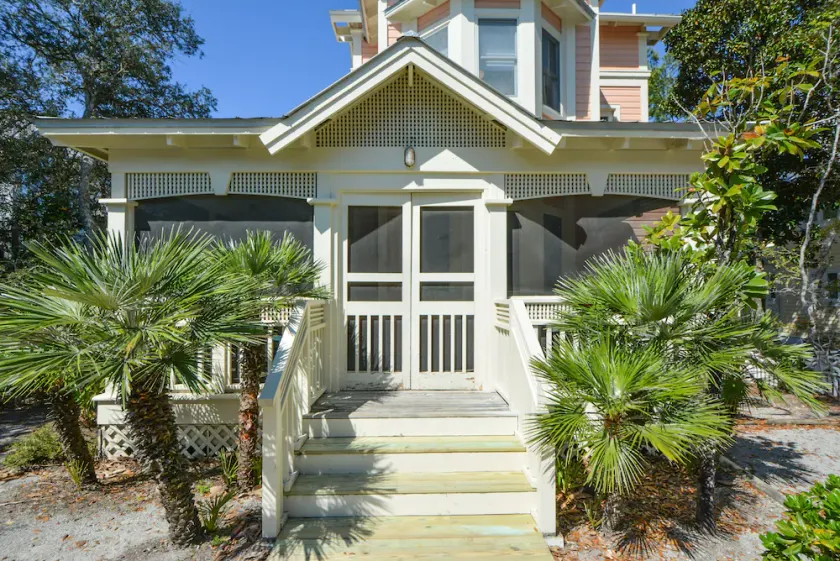 Updated 2-Bedroom W/Loft in Seaside 1 Block to Beach, 2 Adult Bikes, Sleeps 8 - Image 1