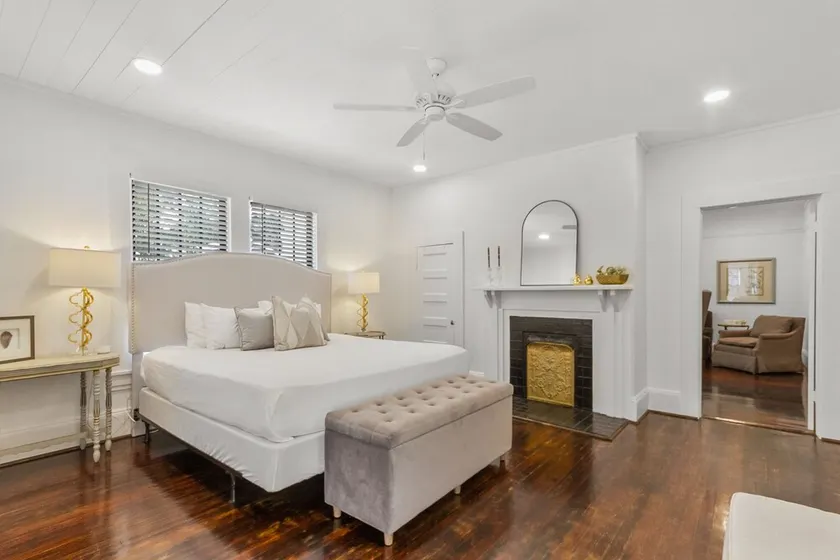 Darling on Main Beautifully Renovated Historic Home 2 Miles from UA Campus!  - Image 1