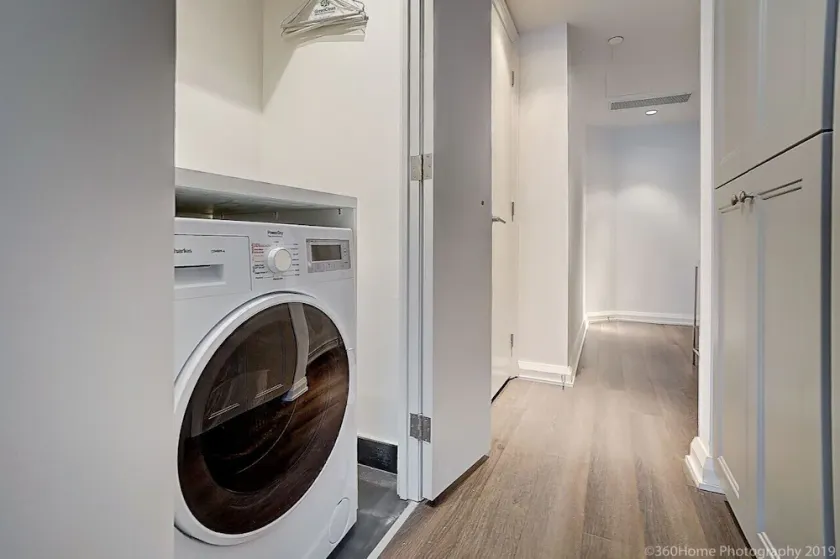 Instant Suites - Stunning Designer Studio in Yorkville - Image 1