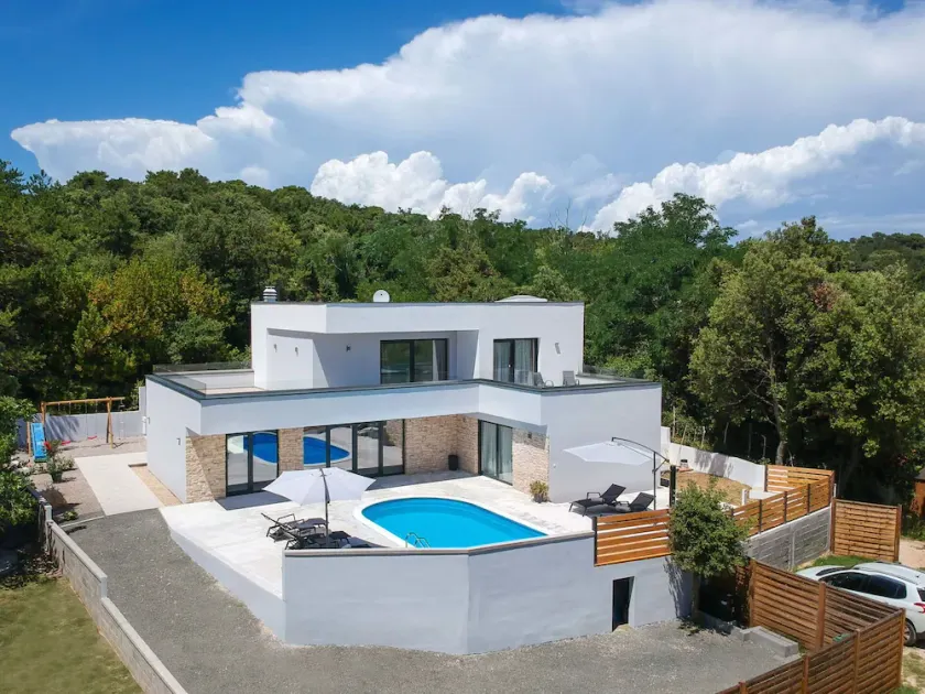 Stunning private villa with WIFI, private pool, hot tub, A/C, TV, patio and pets allowed - Image 1