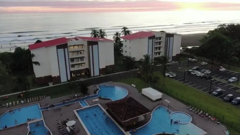 Apartment in front of the Beach - Image 1