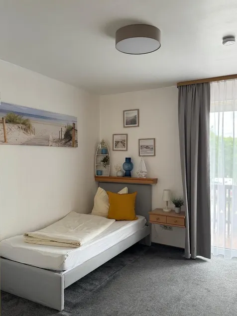 Single room, 16 sqm with shower and WC - Image 1