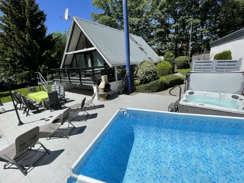With sauna and fireplace - Image 1