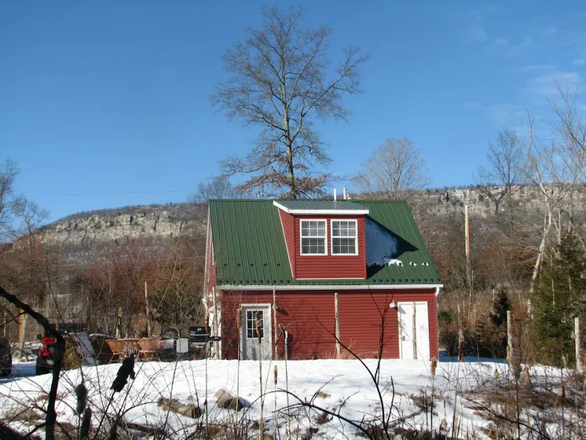 Private Getaway with Amazing Mountain Views! Great for couples, writers, friends - Image 1
