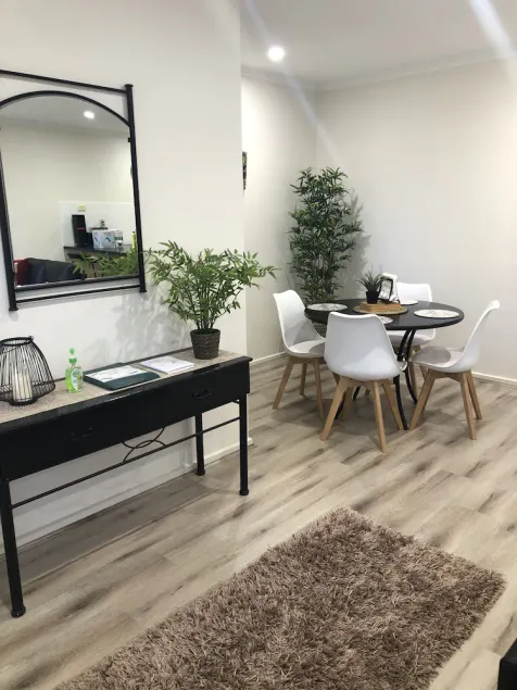 Spacious, 2BR Modern Apartment on Melbourne St -  Perfect location, Free WIFI - Image 1