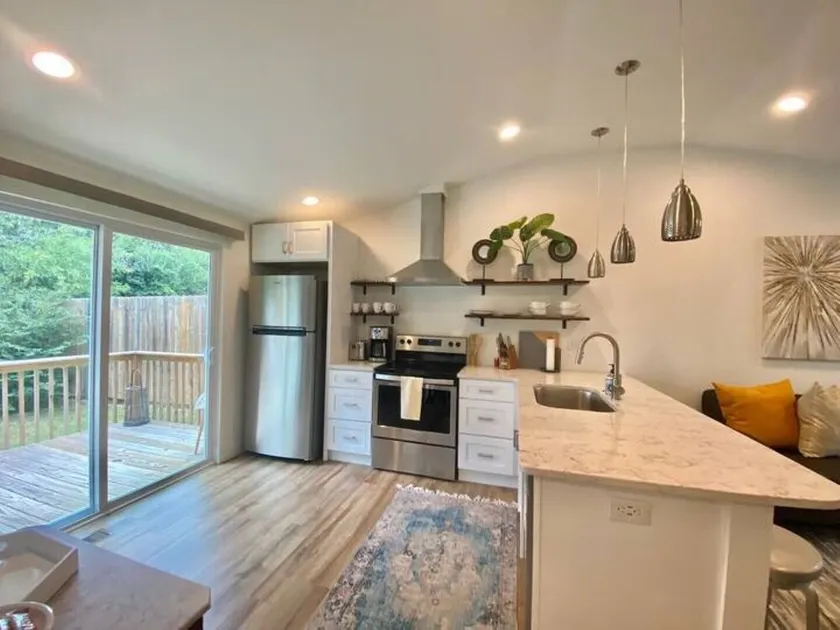 5 Minute Drive to Downtown Greenville! - Image 1