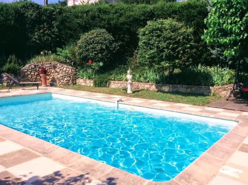 3-BEDROOM VILLA WITH A POOL NEAR THE VILLAGE - Image 1