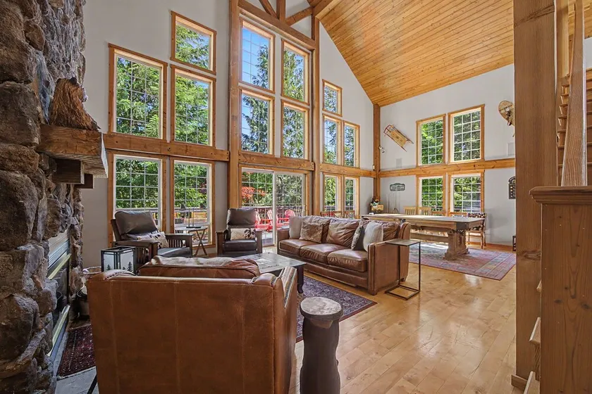 Lazy Bear Lodge · Spacious 6BR Lodge with Chef's Kitchen, Hot Tub, Golf Views and more - Image 1