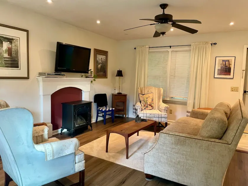 Views! Paved Road! KING & Queen beds! 1 FLOOR!  8 min to W Jeff, 30 min to Boone - Image 1