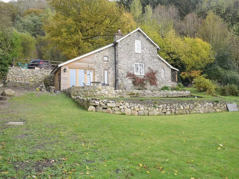 1 bedroom accommodation in Llansilin, near Oswestry - Image 1