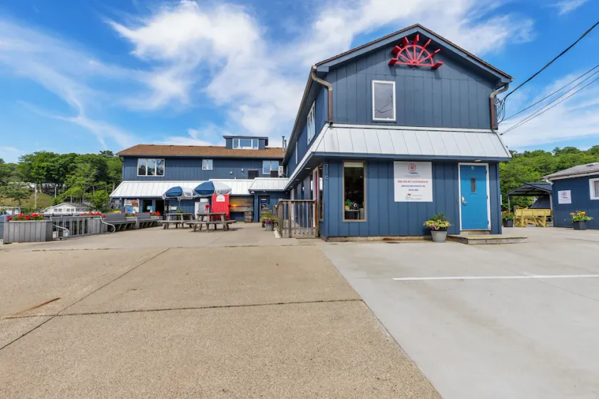 Waterfront Unit w/ Great River Views! Welcome to the Star Studio at Paddlewheel Properties! Located along the Kalamazoo River, Downtown Saugatuck! - Image 1