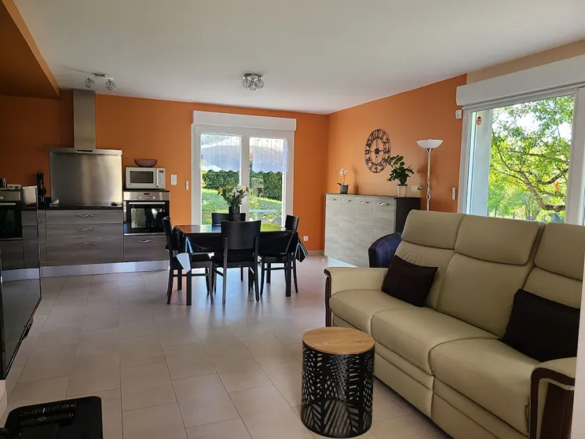 Moderno gîte con terraza y barbecue cerca del centro y termas - Image 1