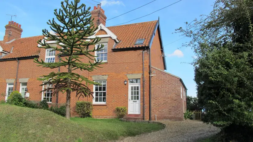 Holiday home with EV Charger. 3 bedrooms & a large garden - Sleeps 6 - Image 1