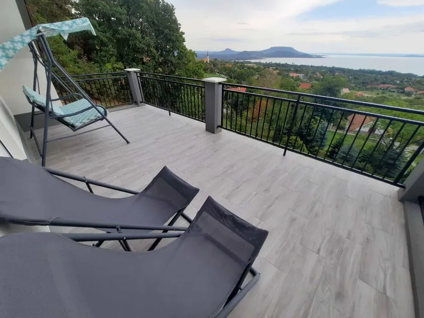 Holiday home with view and pool - Image 1