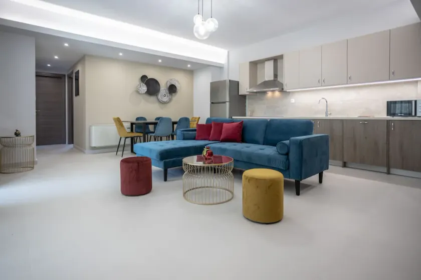 Verikokia Luxurious House With Garden - Image 1