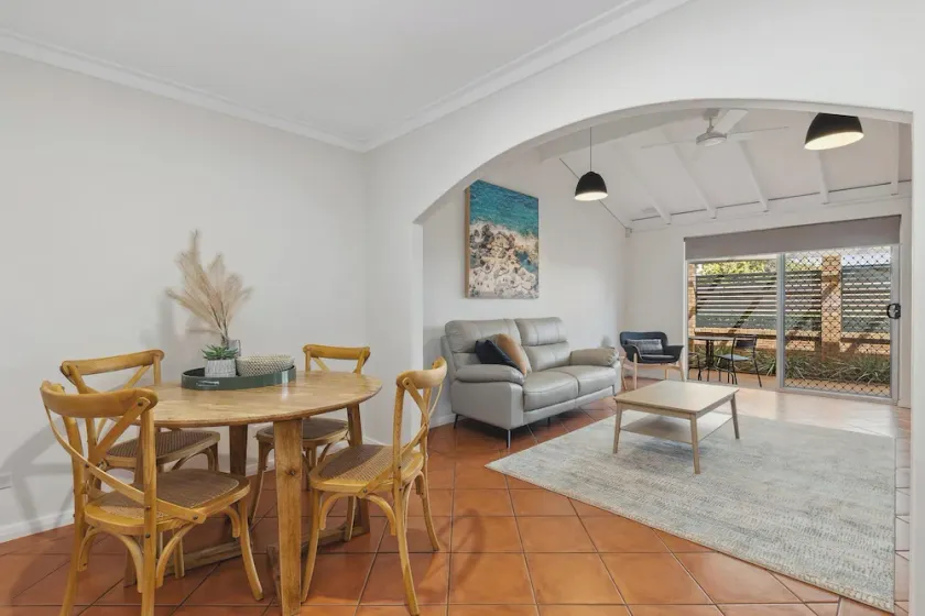 2BR Modern Haven in Inglewood - Image 1