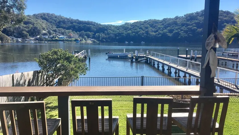 Illoura On The Bay - Modern Waterfront Bungalow - Image 1