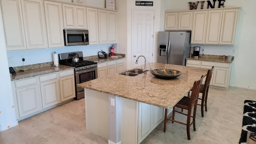 Spacious Open Concept w/pool for Spring Training, golf and leisure!! - Image 1