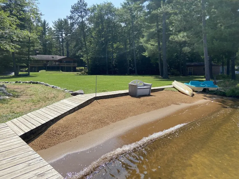 Luxury Home on Chain O' Lakes - Image 1