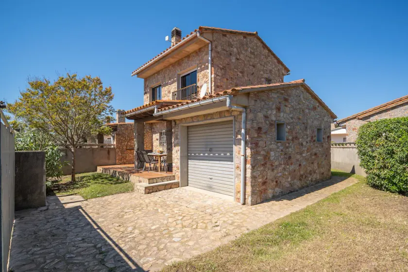Spaziosa villa totalmente attrezzata con giardino, griglia e terrazza | Vicino alla spiaggia | Accetta animali domestici - Image 1