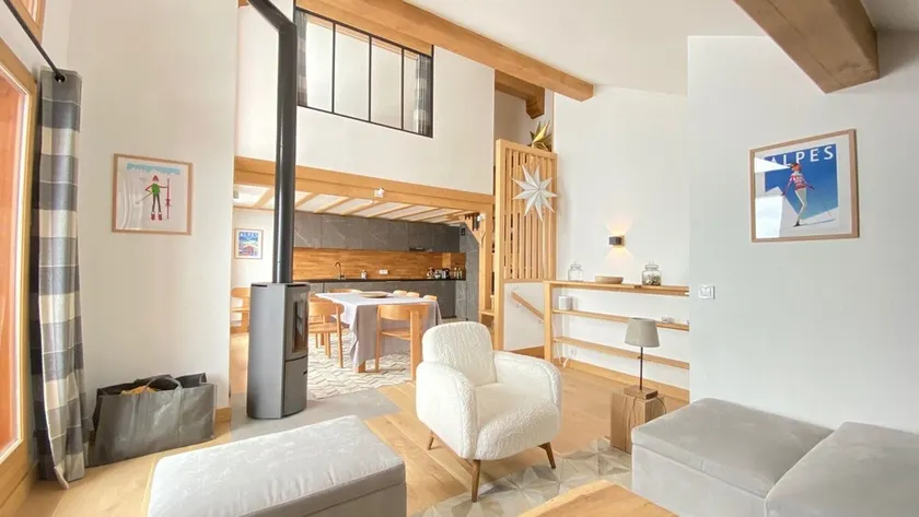 Top-floor duplex, balconies, 4 bedrooms, and 3 bathrooms - Image 1