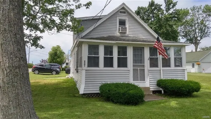 The  House near Sylvan Beach - Image 1