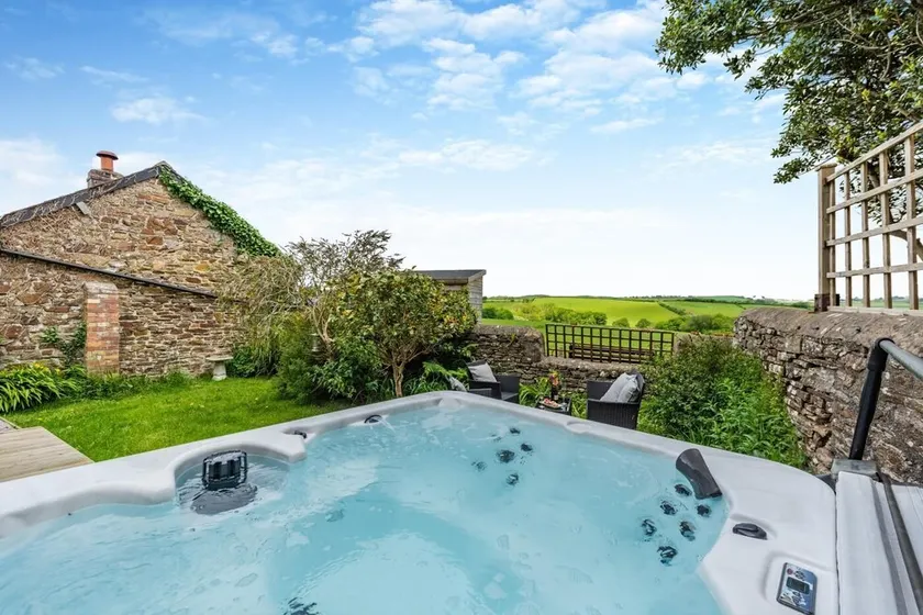 4 Bed in Abbotsham oc-r29365 - Image 1